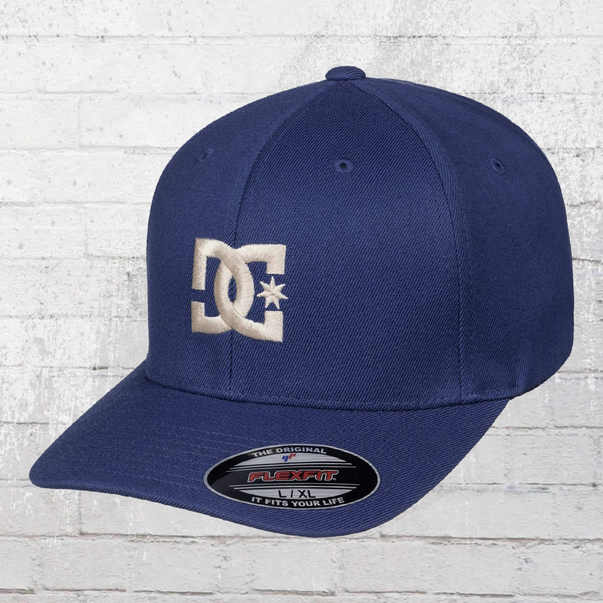 Белые бейсболки мужские dc shoes. DC Shoes Flexfit® cap Star. DC Shoes бейсболка Flexfit. Бейсболка DC Shoes Snapback. Кепка DC Shoes skeitdording.